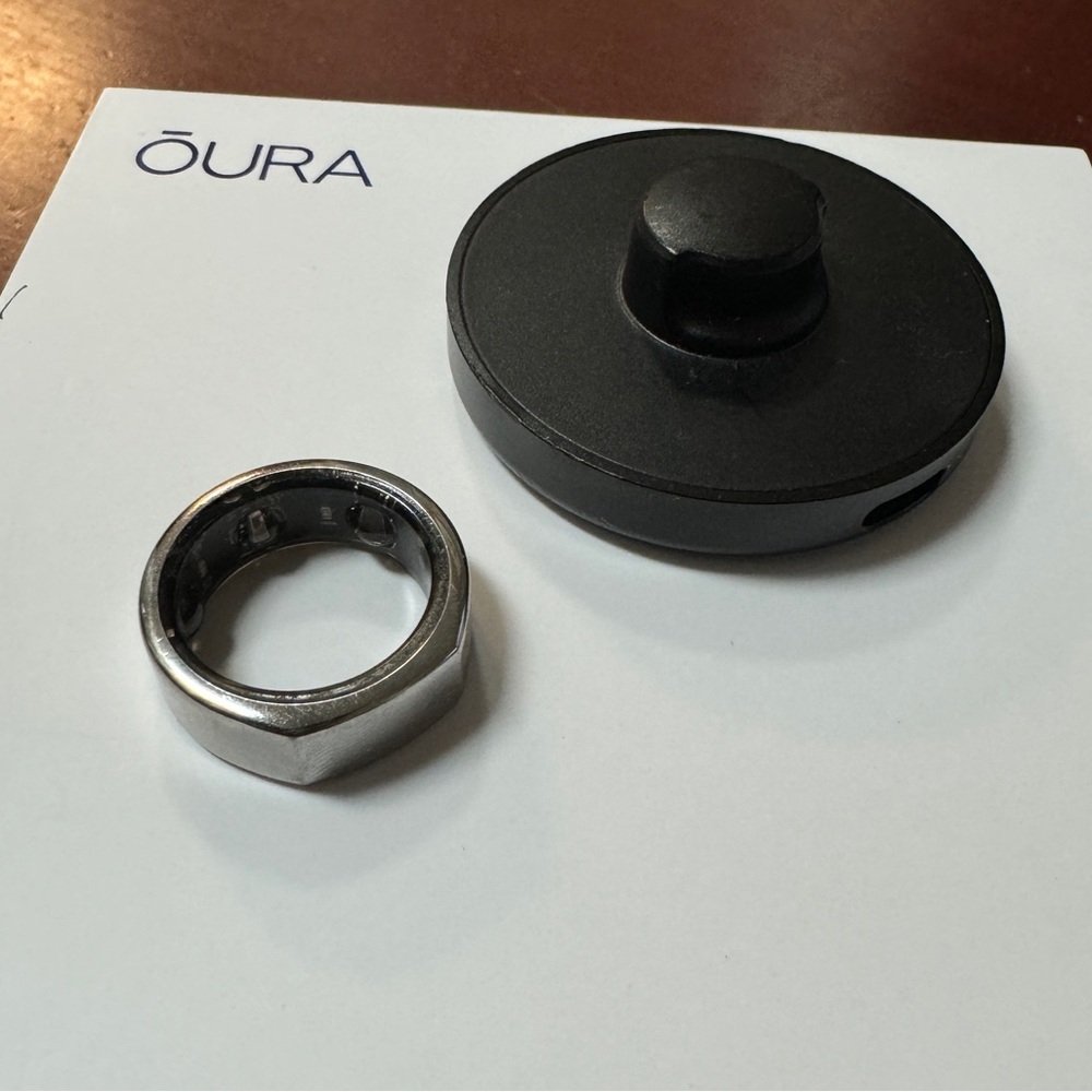 Oura ring size 7 worn but works perfect.
